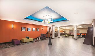 La Quinta Inn & Suites by Wyndham Houston Bush Intl Airpt E