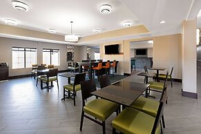 La Quinta Inn & Suites by Wyndham Houston Bush Intl Airpt E