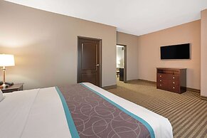 La Quinta Inn & Suites by Wyndham Houston Bush Intl Airpt E