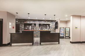 La Quinta Inn & Suites by Wyndham Houston Bush Intl Airpt E