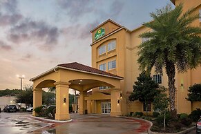 La Quinta Inn & Suites by Wyndham Houston Bush Intl Airpt E