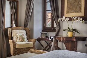 Faros Suites - Adults Only