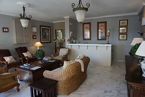 Faros Suites - Adults Only