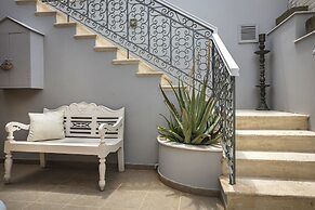 Faros Suites - Adults Only