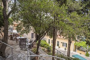 Faros Suites - Adults Only