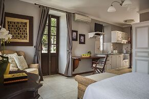 Faros Suites - Adults Only