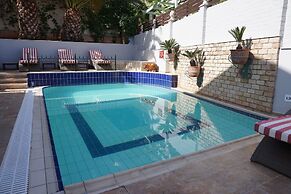 Faros Suites - Adults Only