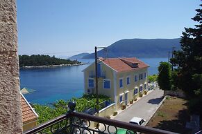 Faros Suites - Adults Only