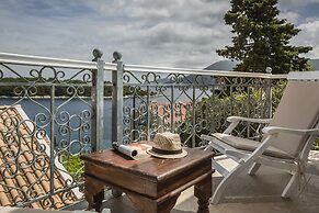 Faros Suites - Adults Only