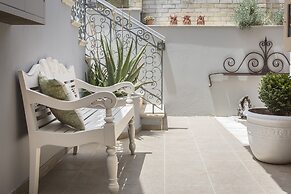 Faros Suites - Adults Only