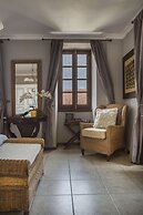 Faros Suites - Adults Only