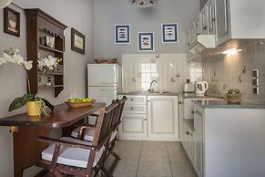 Faros Suites - Adults Only