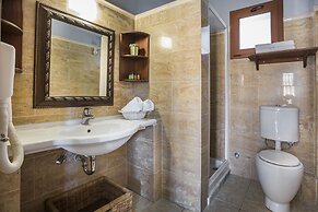 Faros Suites - Adults Only