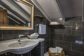 Faros Suites - Adults Only