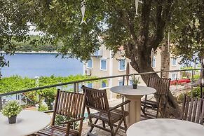 Faros Suites - Adults Only