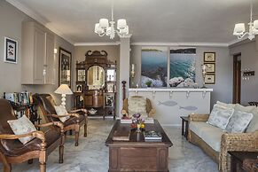 Faros Suites - Adults Only