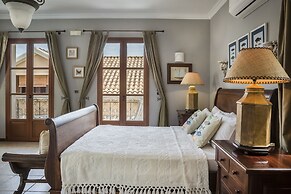 Faros Suites - Adults Only