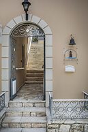 Faros Suites - Adults Only