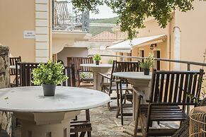 Faros Suites - Adults Only