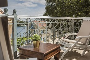 Faros Suites - Adults Only