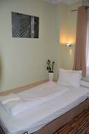 Akira Bed & Breakfast