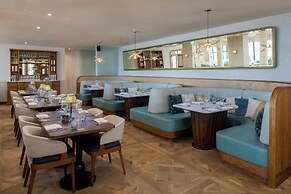 White Horses by Everly Hotels Collection