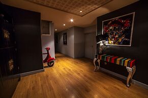 The Originals Boutique, La Maison Rouge
