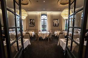 The Originals Boutique, La Maison Rouge