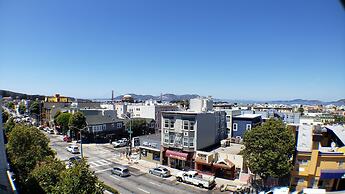 Presidio Parkway Inn