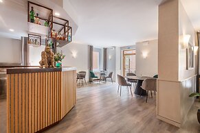 PACE 1954 Hotel