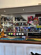 Halfway House Inn Country Lodge