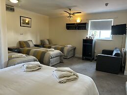 Halfway House Inn Country Lodge