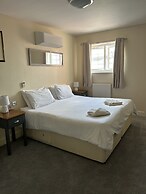 Halfway House Inn Country Lodge