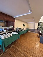 Halfway House Inn Country Lodge