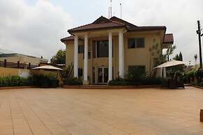 Oak Plaza Hotel - East Legon