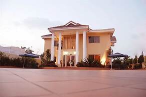 Oak Plaza Hotel - East Legon