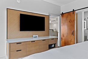Hotel De Novo Springdale, Tapestry Collection by Hilton