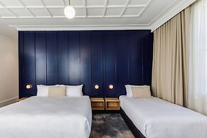 Royal Exhibition Hotel