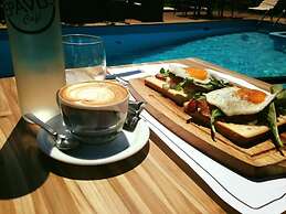 Marika's Aparts & Studios