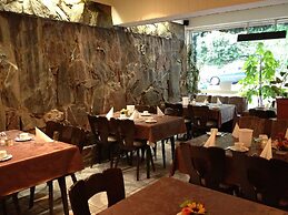 Hotel Holl