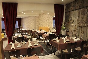 Hotel Holl