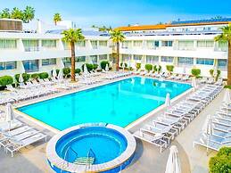 Melpo Antia Hotel & Suites