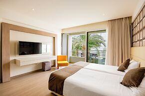Melpo Antia Hotel & Suites