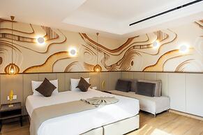 Melpo Antia Hotel & Suites