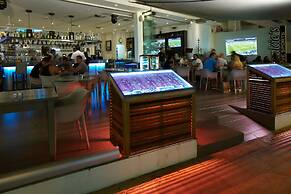 Melpo Antia Hotel & Suites