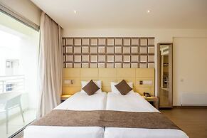 Melpo Antia Hotel & Suites