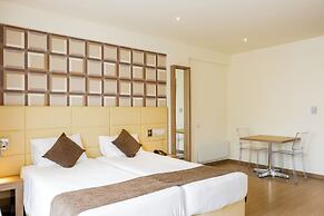 Melpo Antia Hotel & Suites