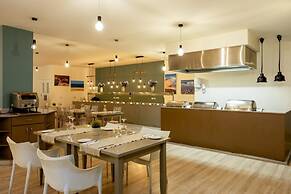 Melpo Antia Hotel & Suites