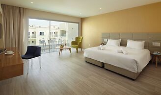 Melpo Antia Hotel & Suites