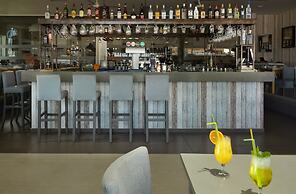 Melpo Antia Hotel & Suites